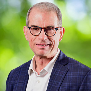 Headshot photo of Dr. Wynn Rosser.